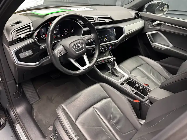 Audi Q3 view 15