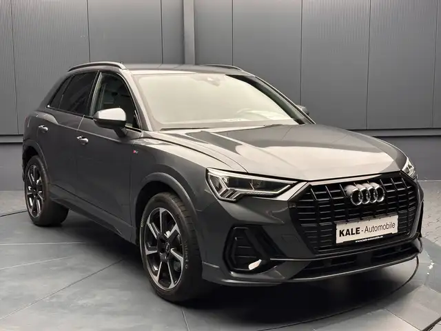 Audi Q3 view 7