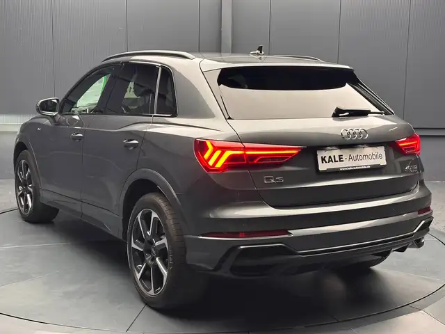 Audi Q3 view 3