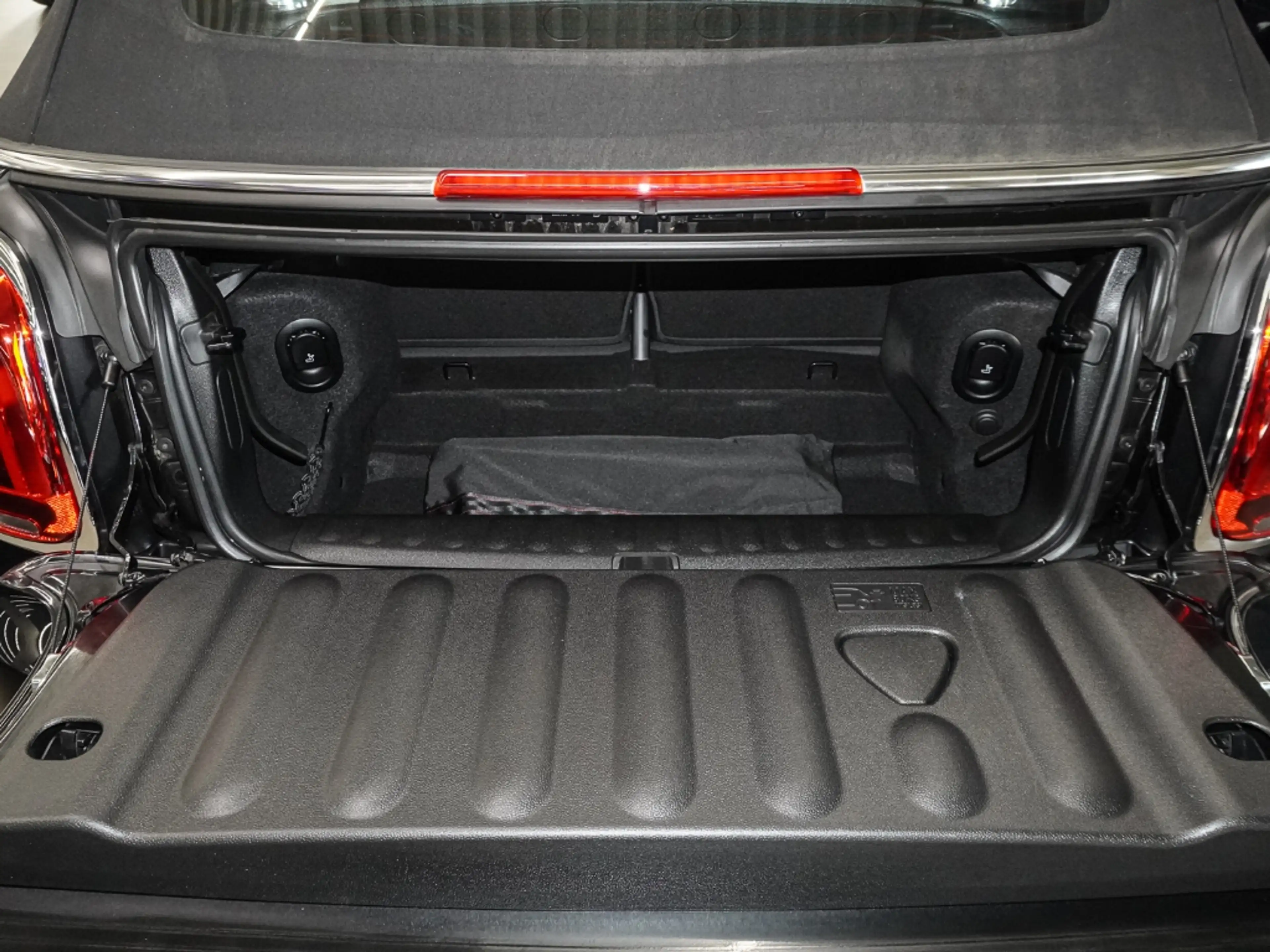 MINI Cooper Cabrio Classic Trim El. Verdeck Navi LED Mehrzonenklima A — photo 19