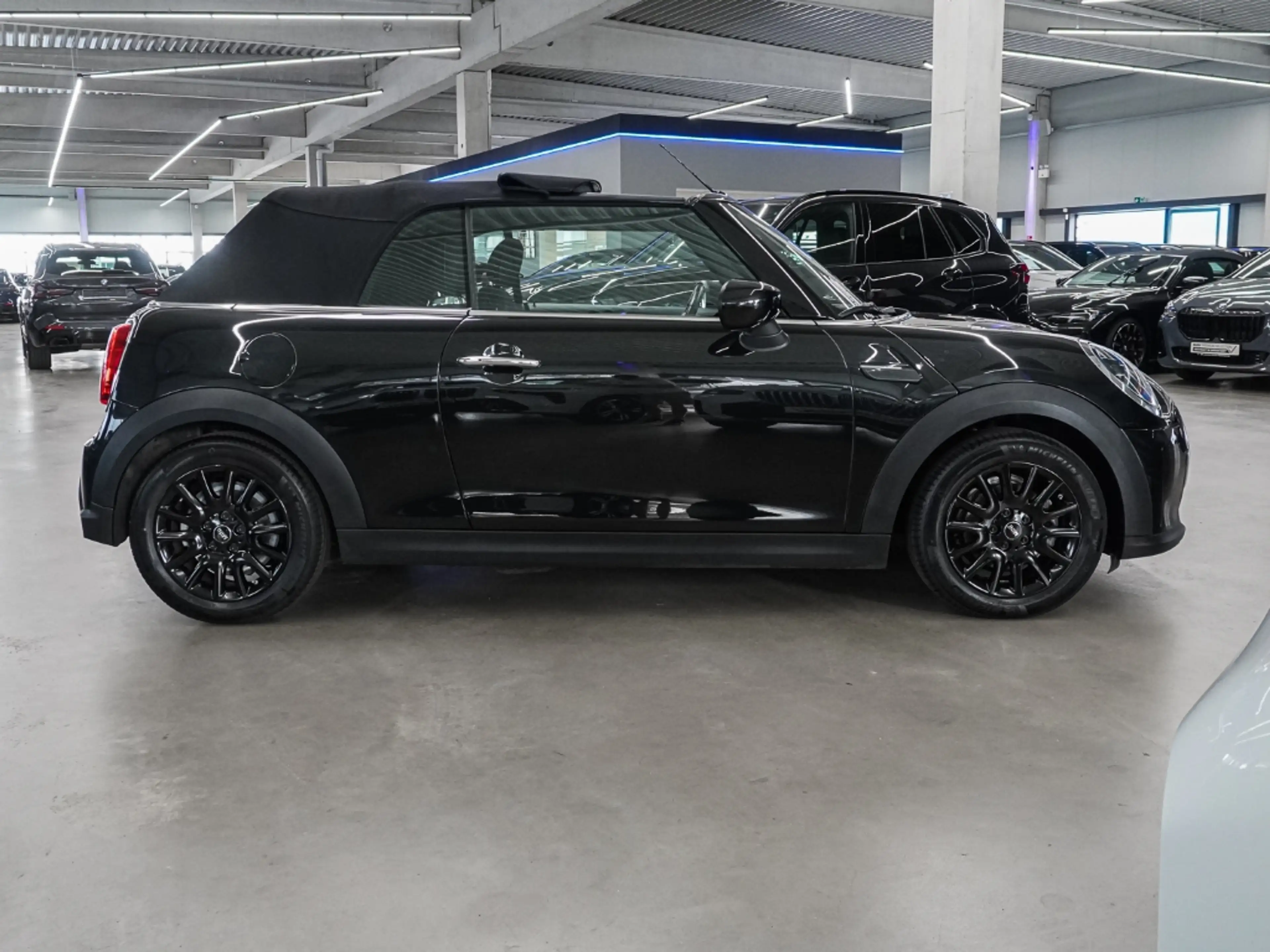 MINI Cooper Cabrio Classic Trim El. Verdeck Navi LED Mehrzonenklima A — photo 4
