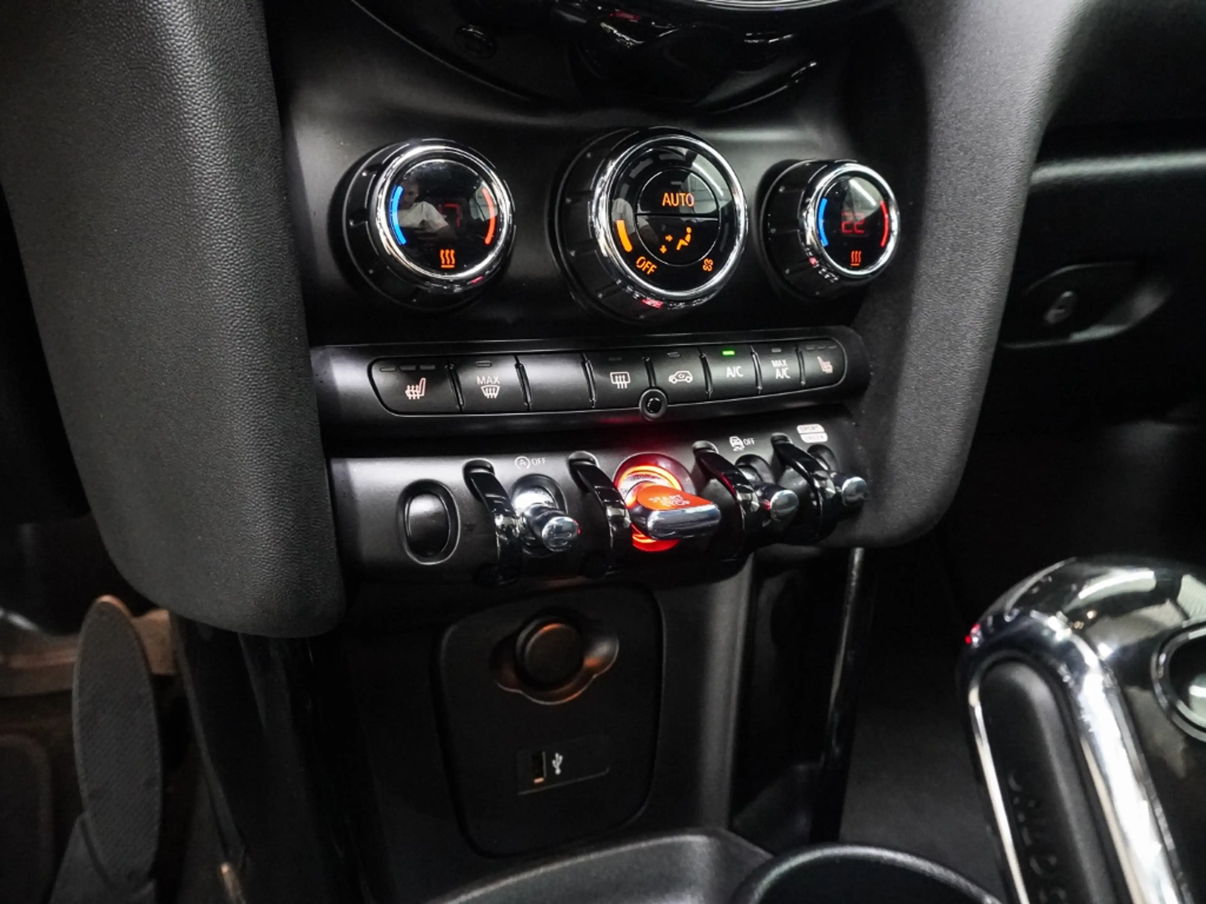 MINI Cooper Cabrio Classic Trim El. Verdeck Navi LED Mehrzonenklima A — photo 14