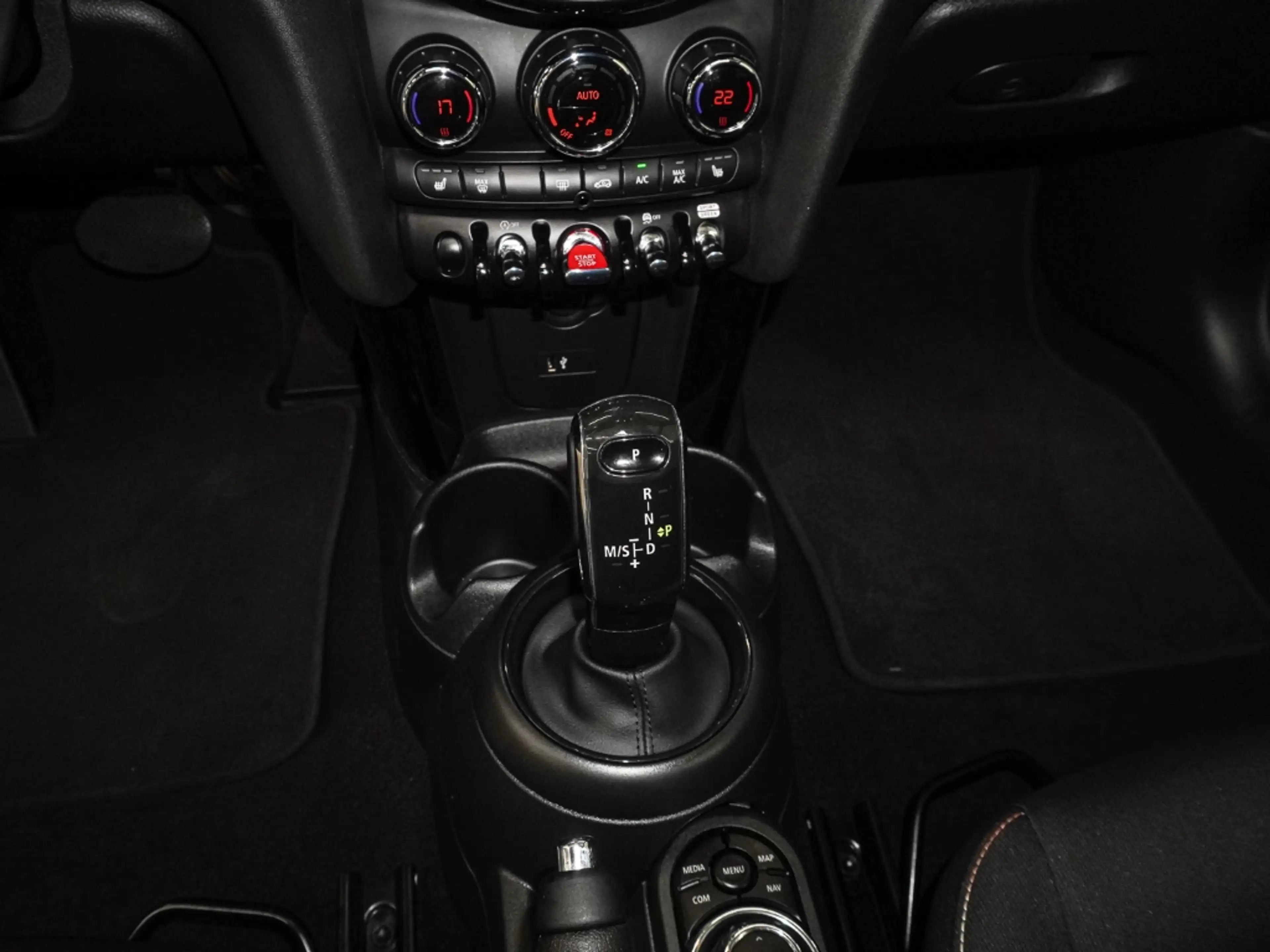 MINI Cooper Cabrio Classic Trim El. Verdeck Navi LED Mehrzonenklima A — photo 13