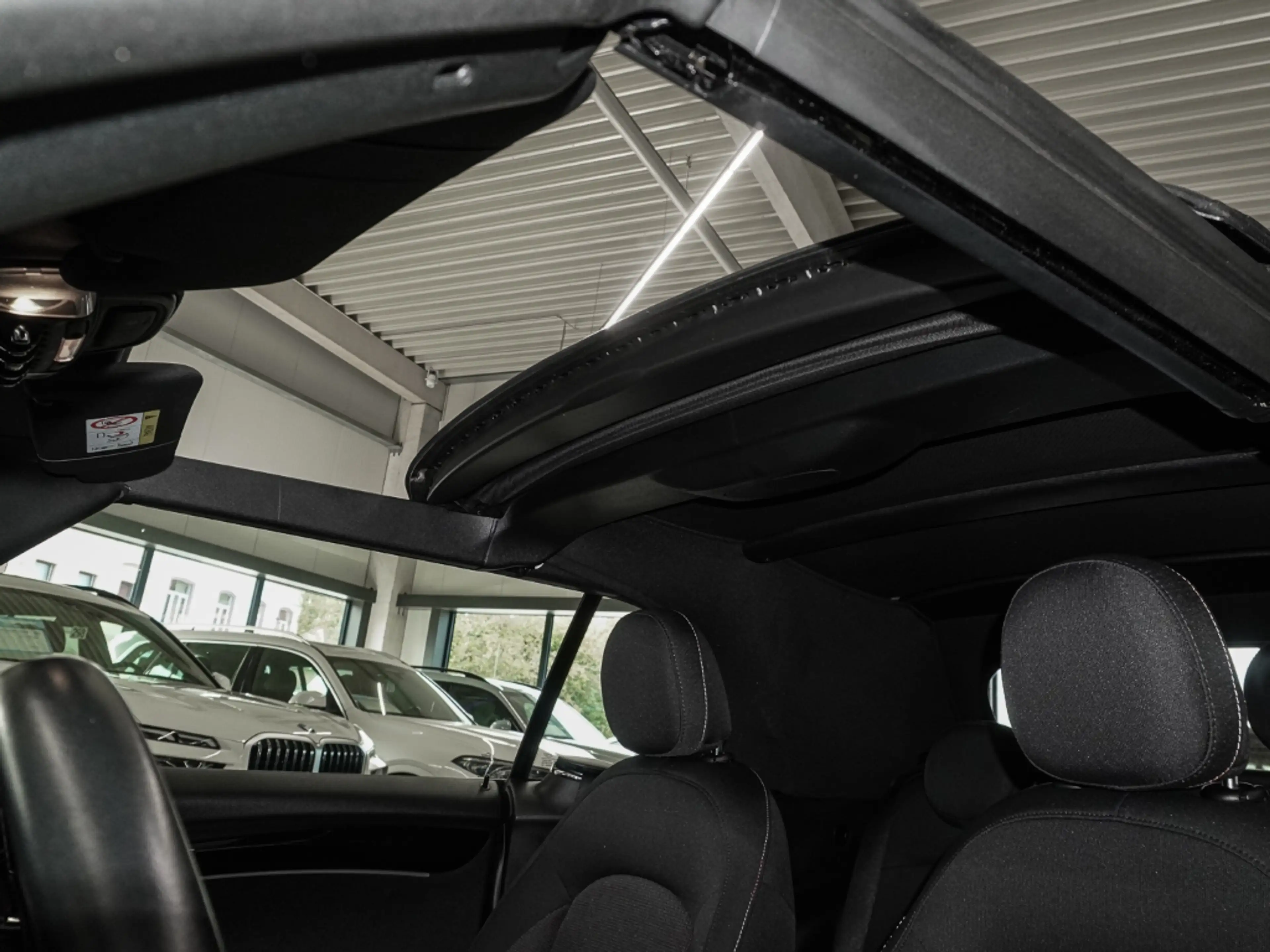MINI Cooper Cabrio Classic Trim El. Verdeck Navi LED Mehrzonenklima A — photo 8