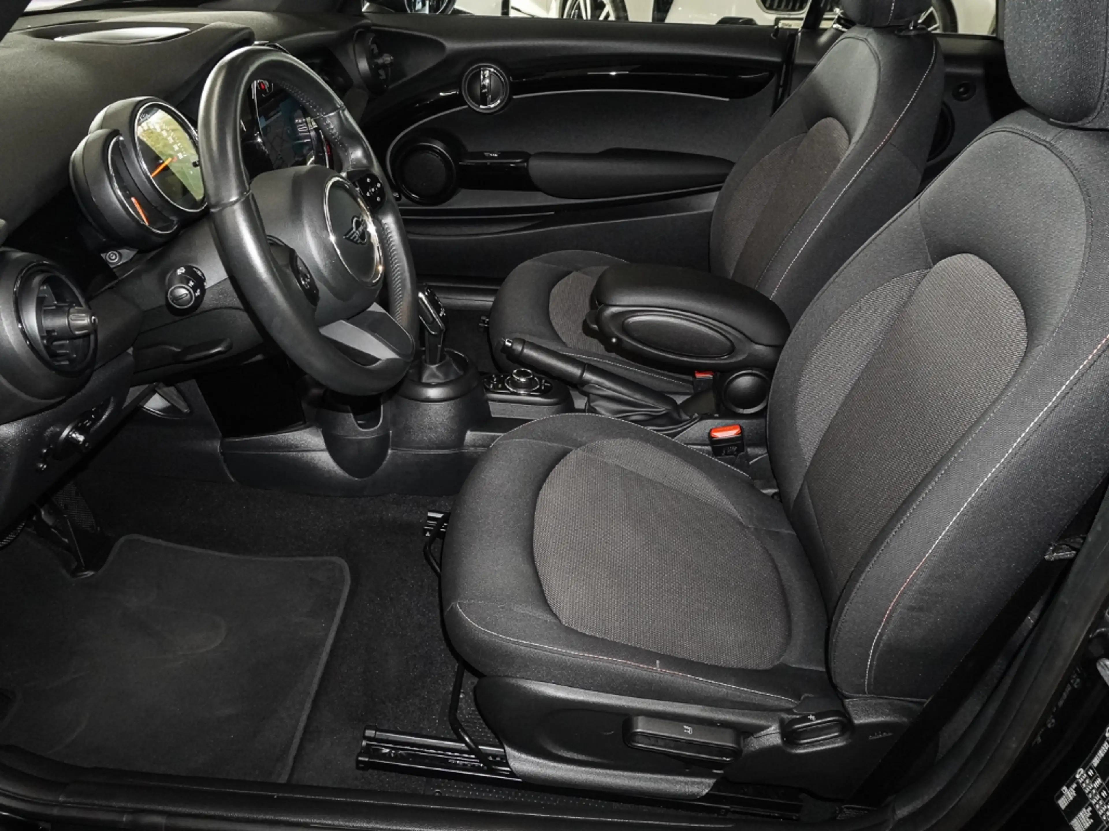 MINI Cooper Cabrio Classic Trim El. Verdeck Navi LED Mehrzonenklima A — photo 16