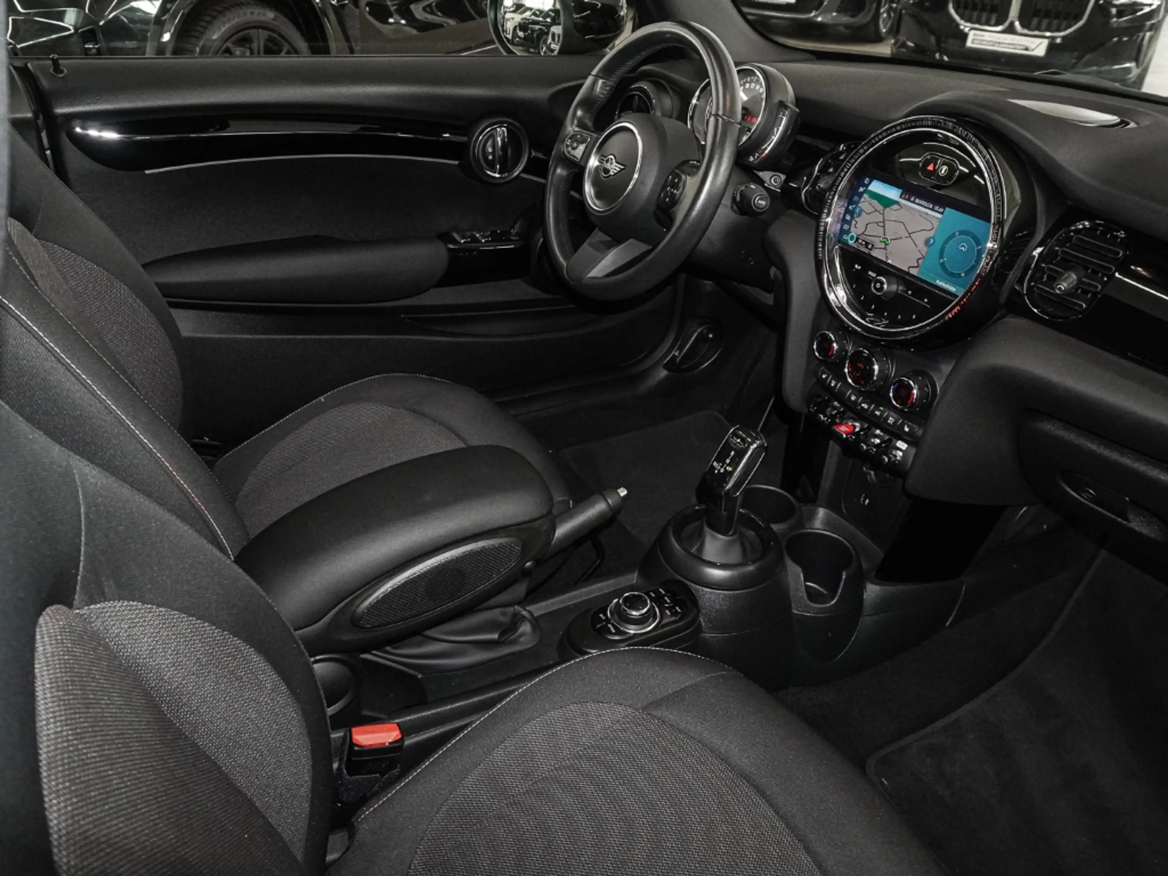 MINI Cooper Cabrio Classic Trim El. Verdeck Navi LED Mehrzonenklima A — photo 9