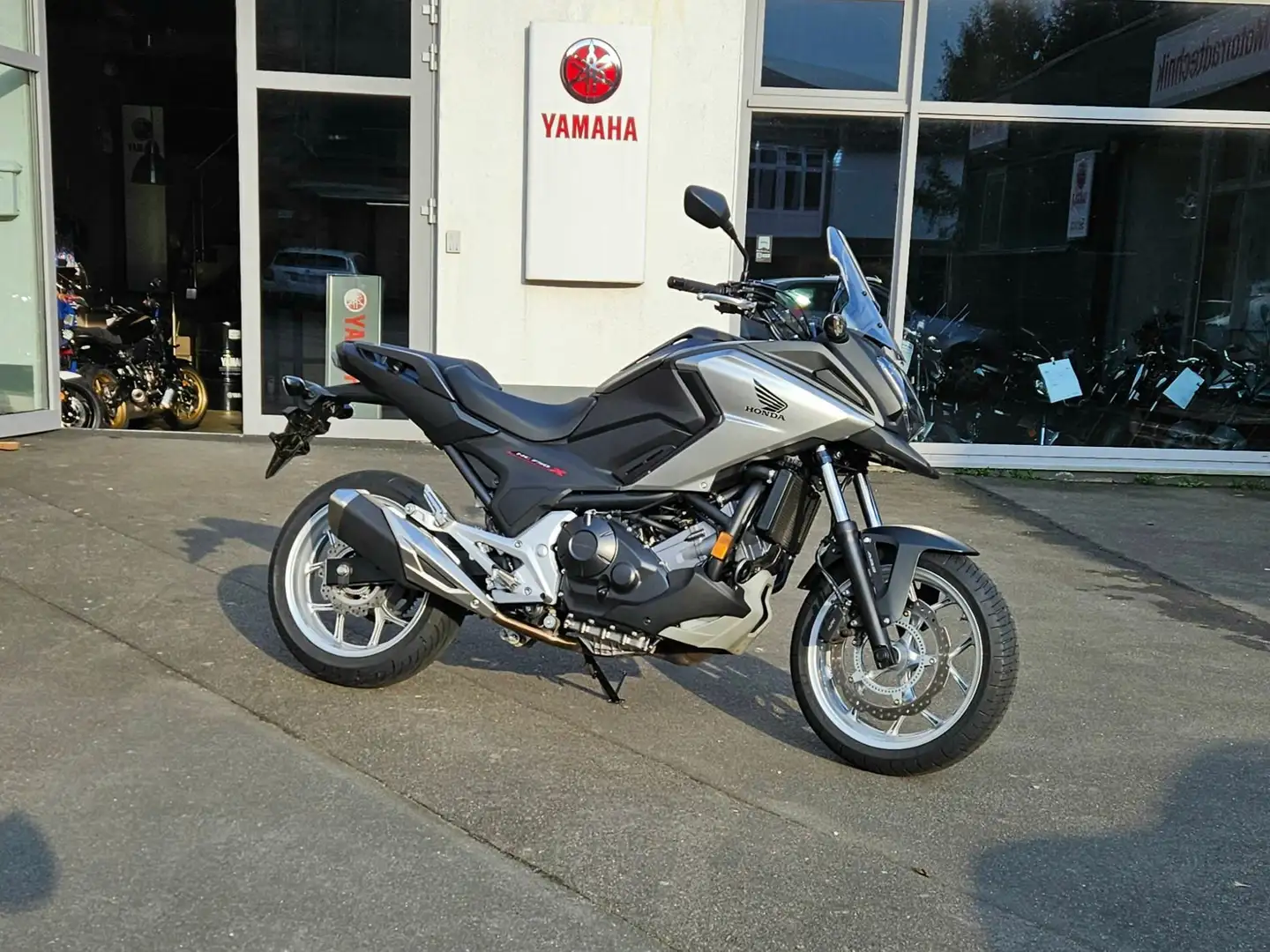 Honda NC 750 XA Silber - 1