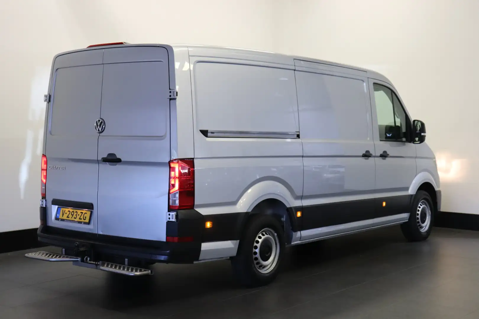 Volkswagen Crafter 2.0 TDI L3H2 - Airco - Navi - Cruise - €15.900,- E Argent - 2