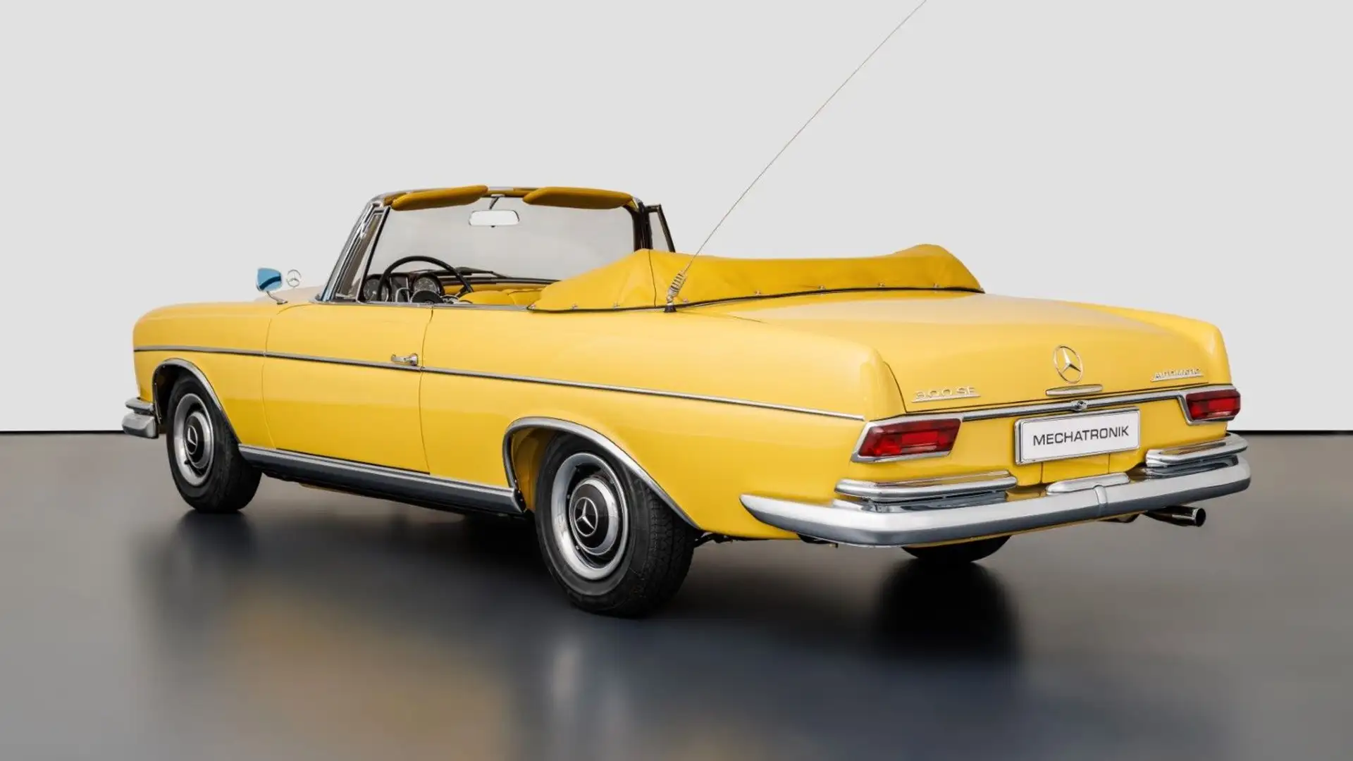 Mercedes-Benz 300 W112 300 SE Cabriolet Жовтий - 2