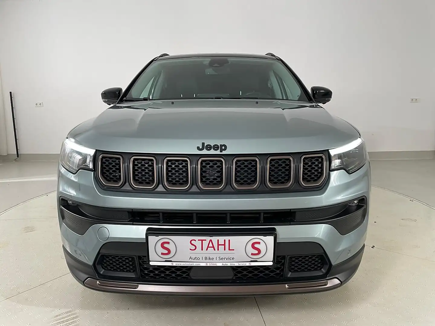 Jeep Compass 1.5 Multiair Upland T4 FWD DCT7 e-Hybrid | Stah... Grün - 2