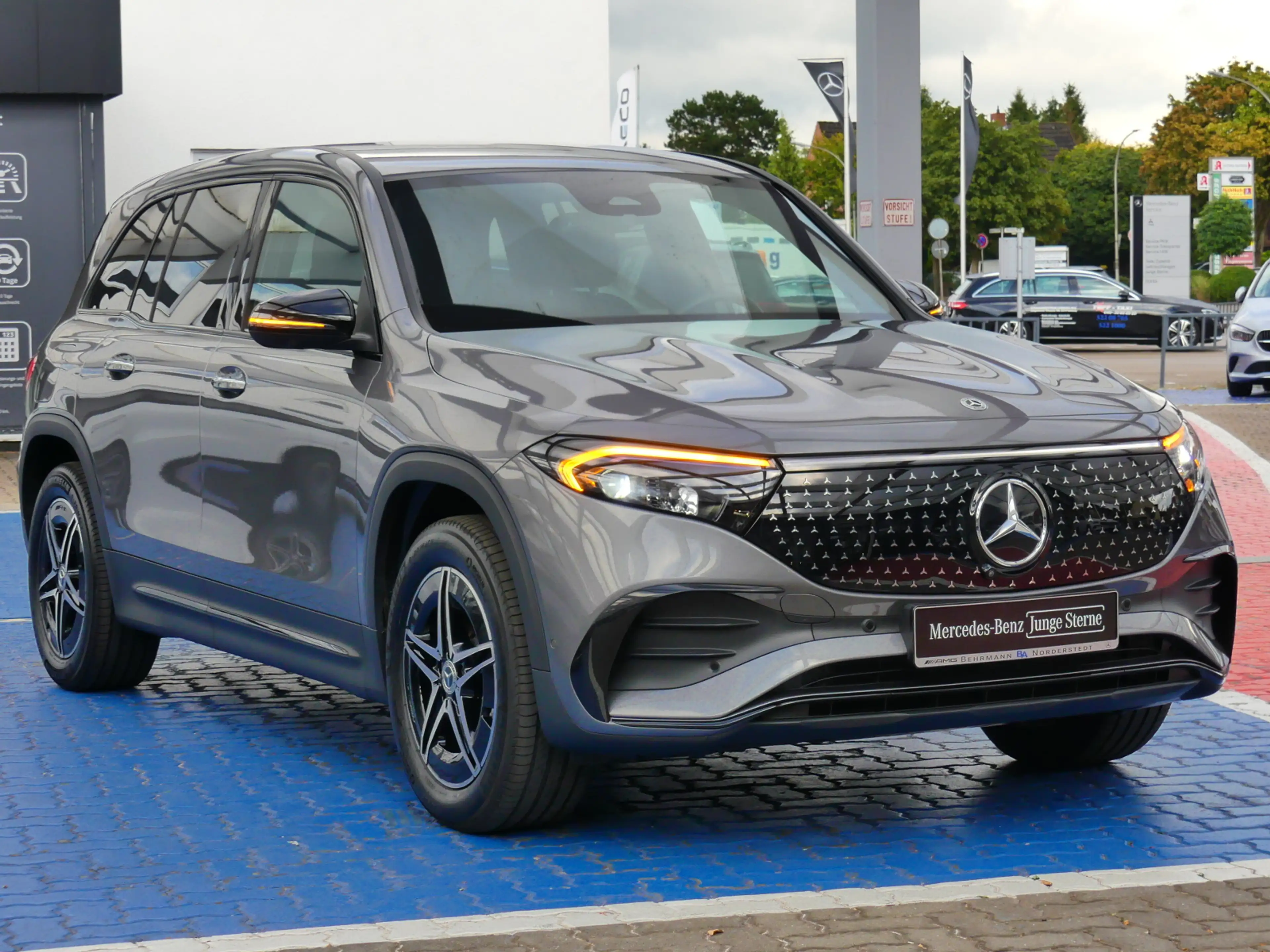 Mercedes-Benz EQB 250 EQB 250 + AMG +Distronic+360°Kam+LED-Scheinw+AHK — photo 12