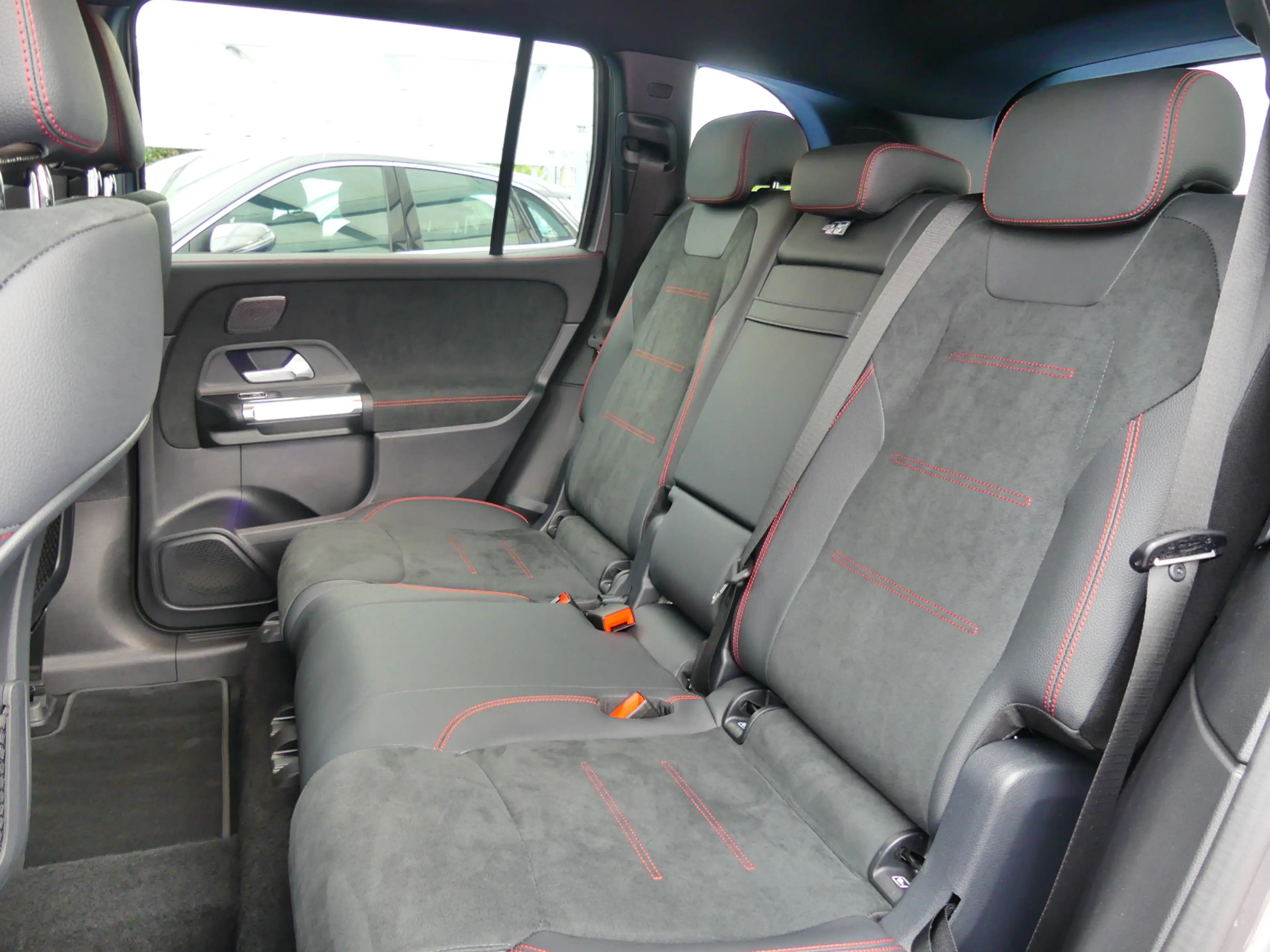 Mercedes-Benz EQB 250 EQB 250 + AMG +Distronic+360°Kam+LED-Scheinw+AHK — photo 10