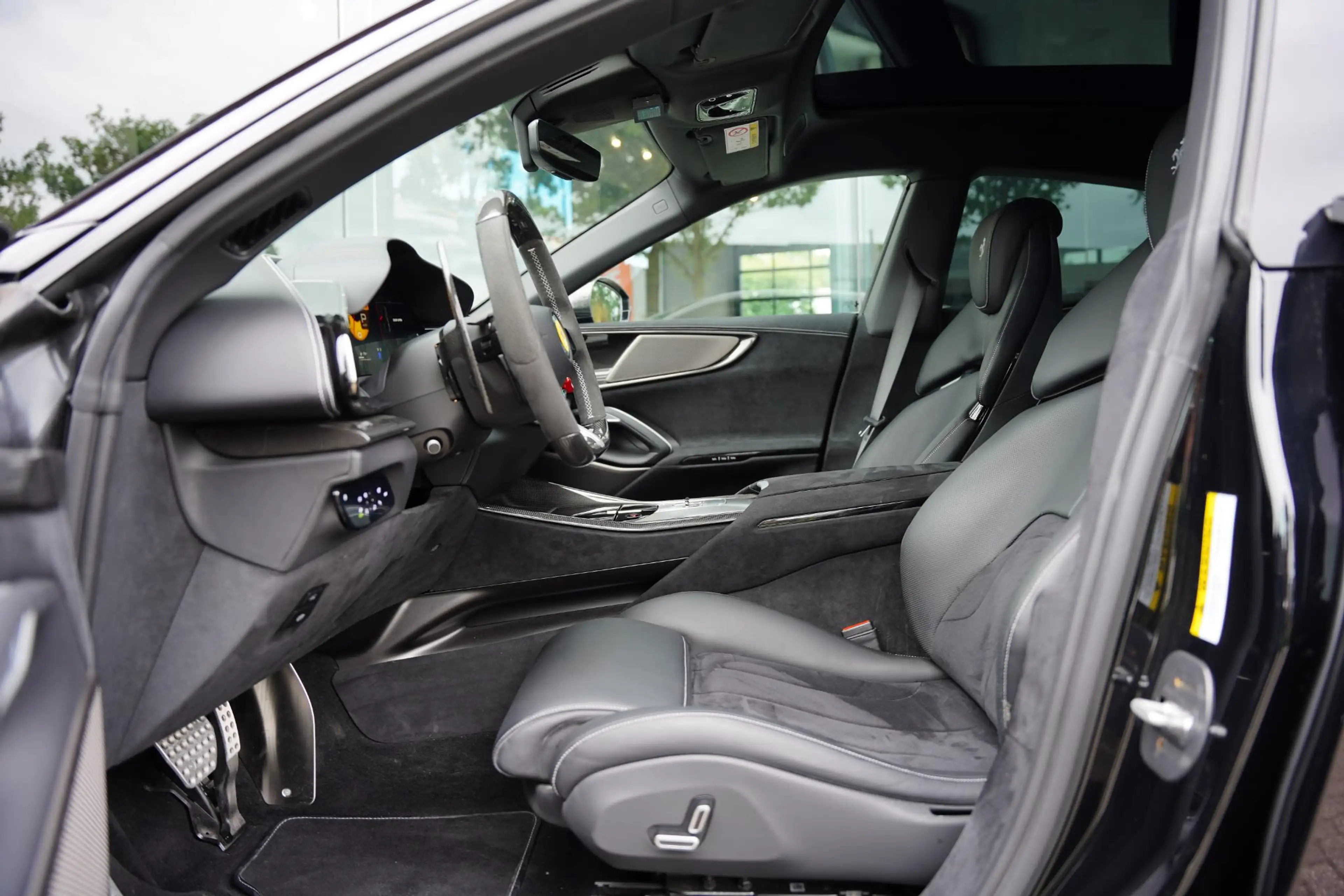 Ferrari Purosangue 6.5 V12 / Retrofit Steering Wheel / Full Carbon / — photo 5