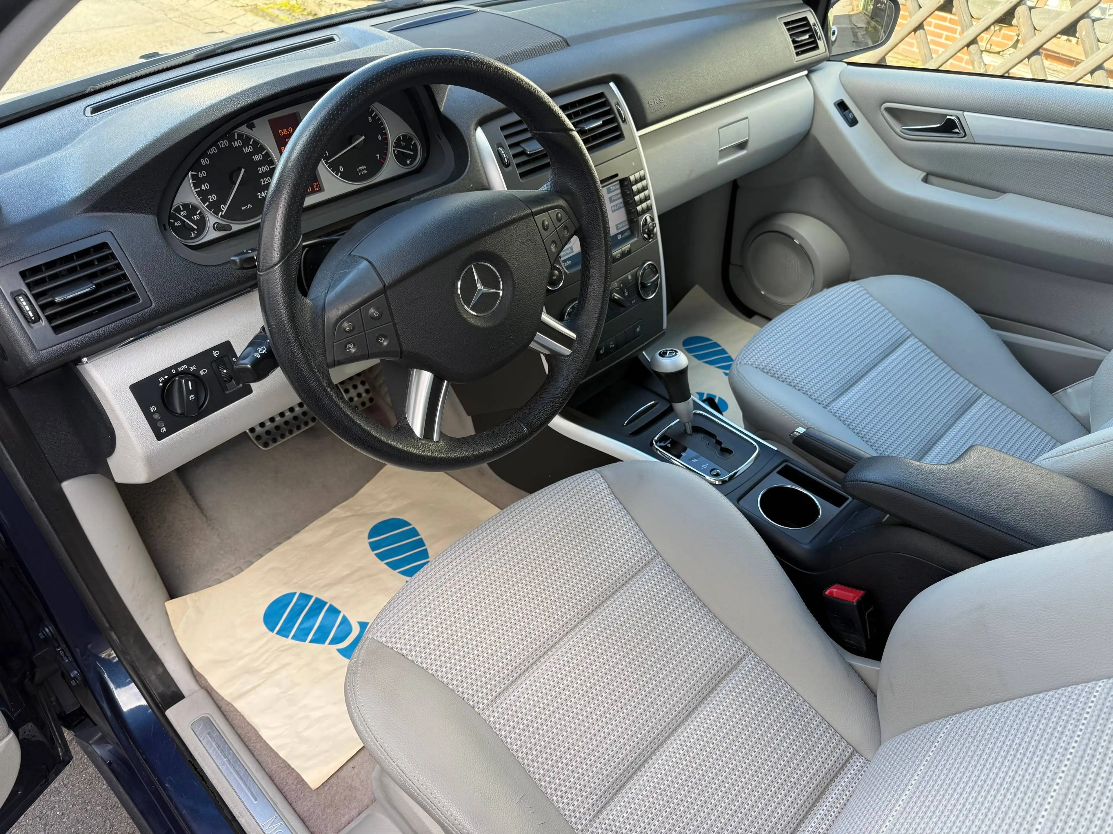 Mercedes-Benz B 200 B 200 Automatik*NAVI*PDC*TEMP*LEDER*SHZ* — photo 8