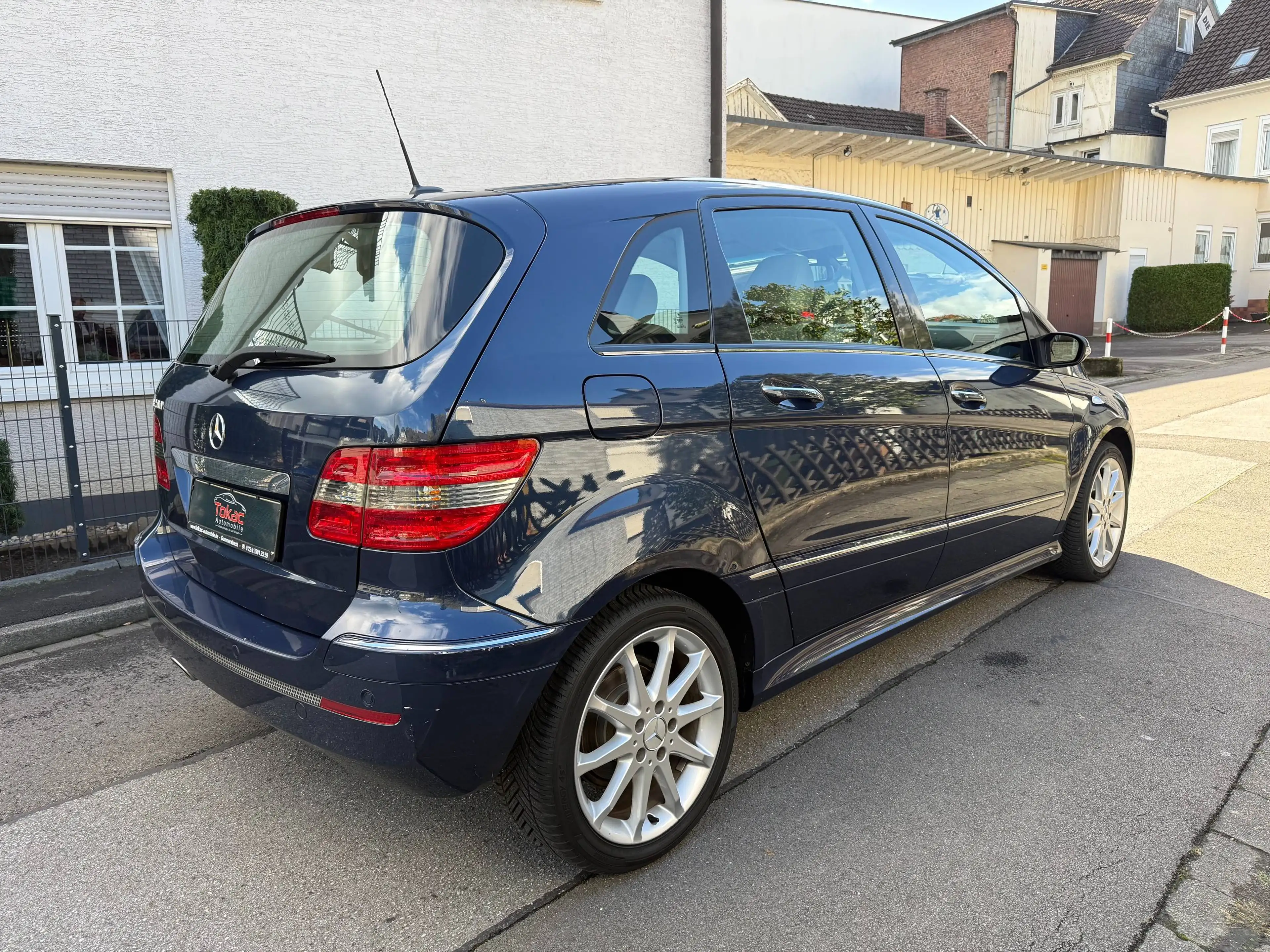Mercedes-Benz B 200 B 200 Automatik*NAVI*PDC*TEMP*LEDER*SHZ* — photo 4
