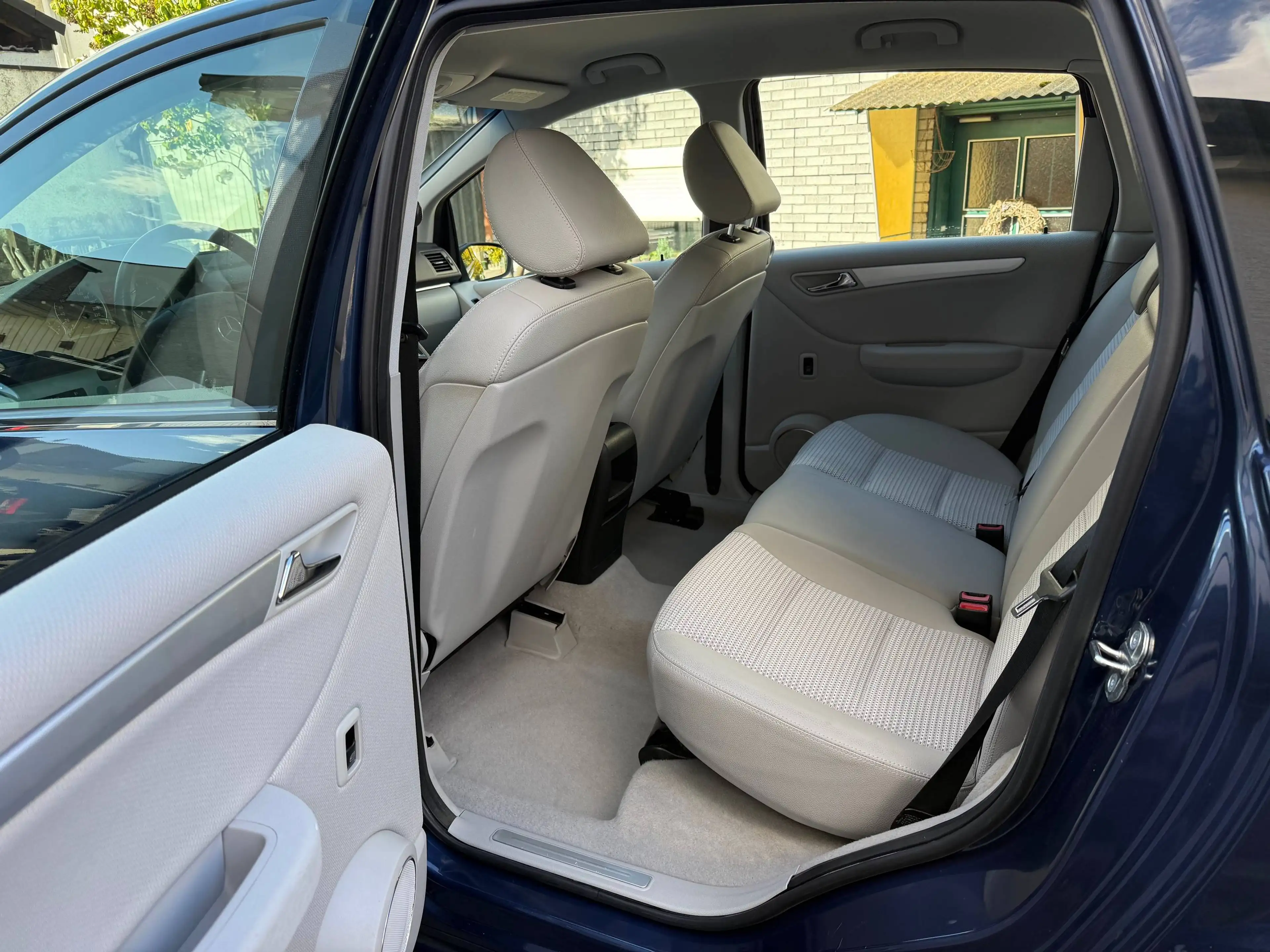 Mercedes-Benz B 200 B 200 Automatik*NAVI*PDC*TEMP*LEDER*SHZ* — photo 11