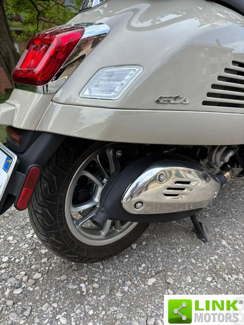 Vespa GTS 310 2025 PARI AL NUOVO Béžová - 2