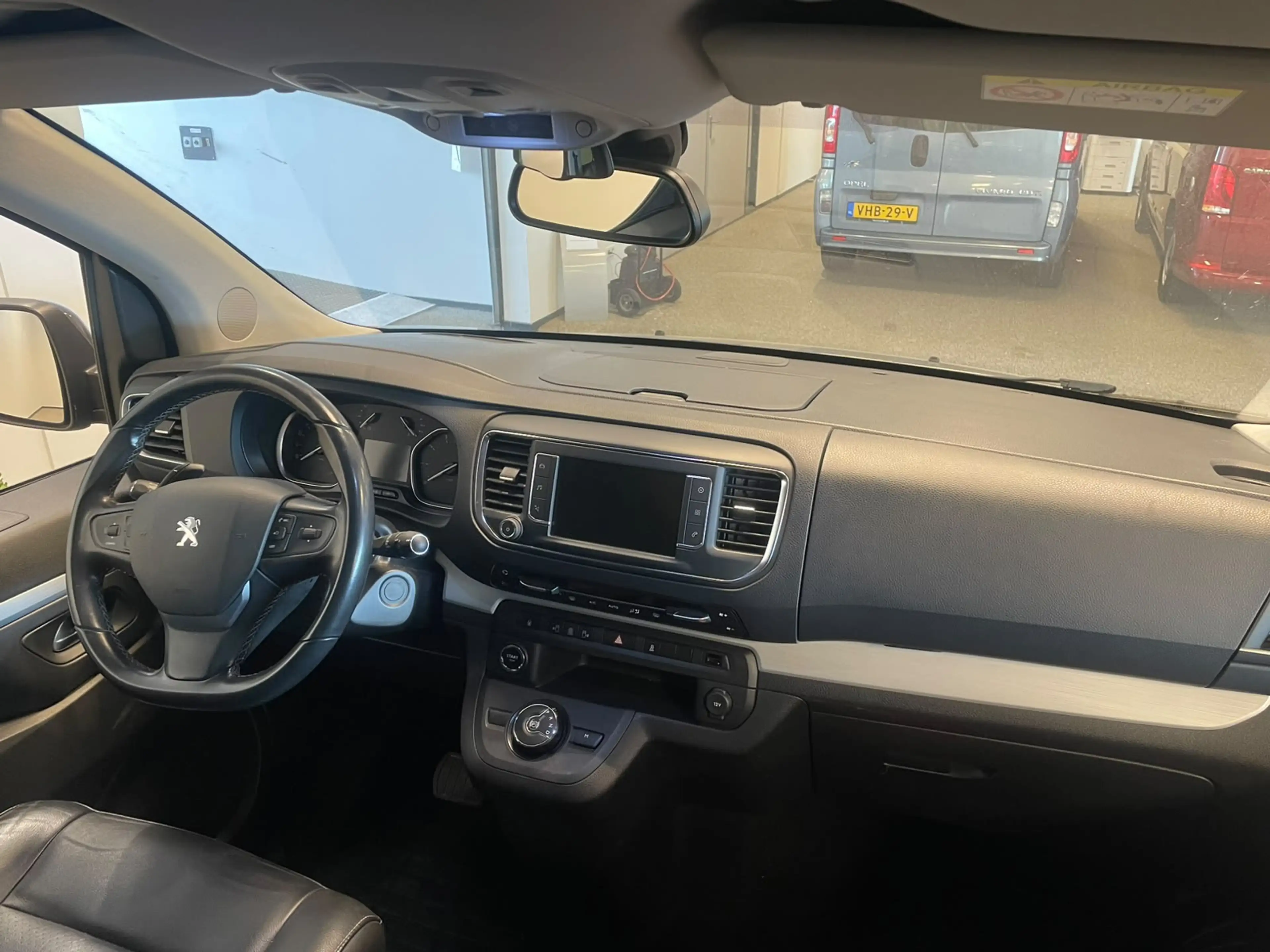 Peugeot Traveller L1H1 Rolstoelbus 4+1 XXL-Ombouw 150cm bodemverlagi — photo 14