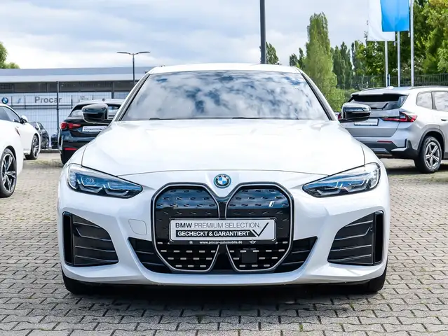 BMW I4 view 9