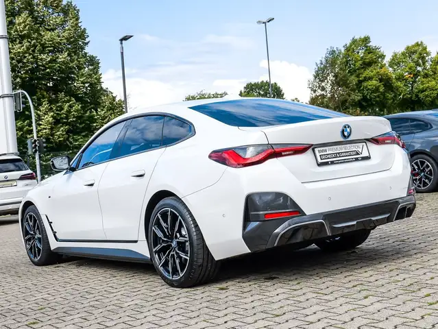 BMW I4 view 7