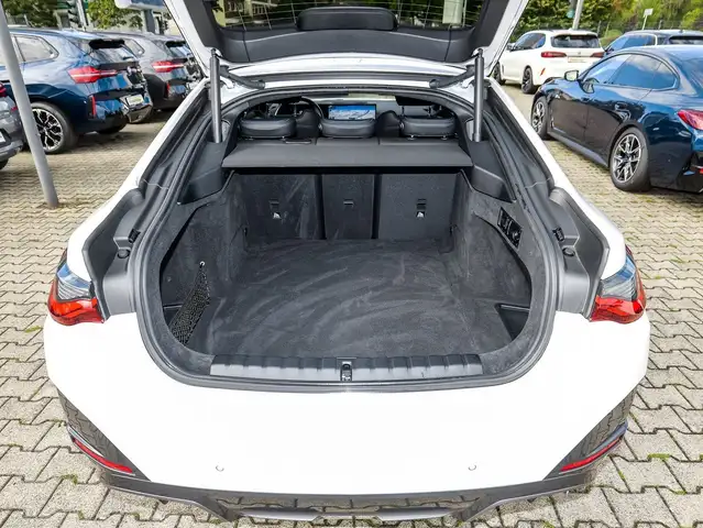 BMW I4 view 25