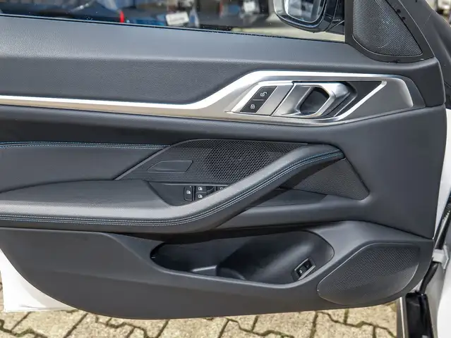 BMW I4 view 22