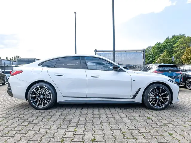 BMW I4 view 11