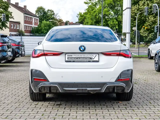 BMW I4 view 12