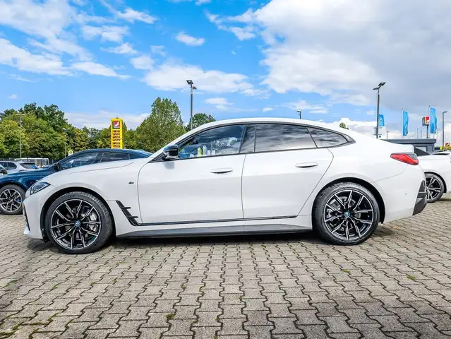 BMW I4 view 10
