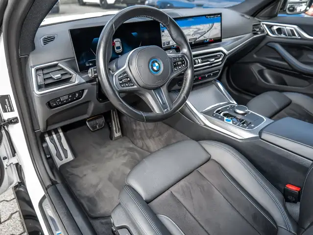 BMW I4 view 18