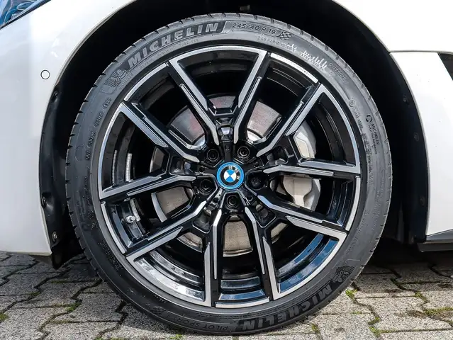 BMW I4 view 4