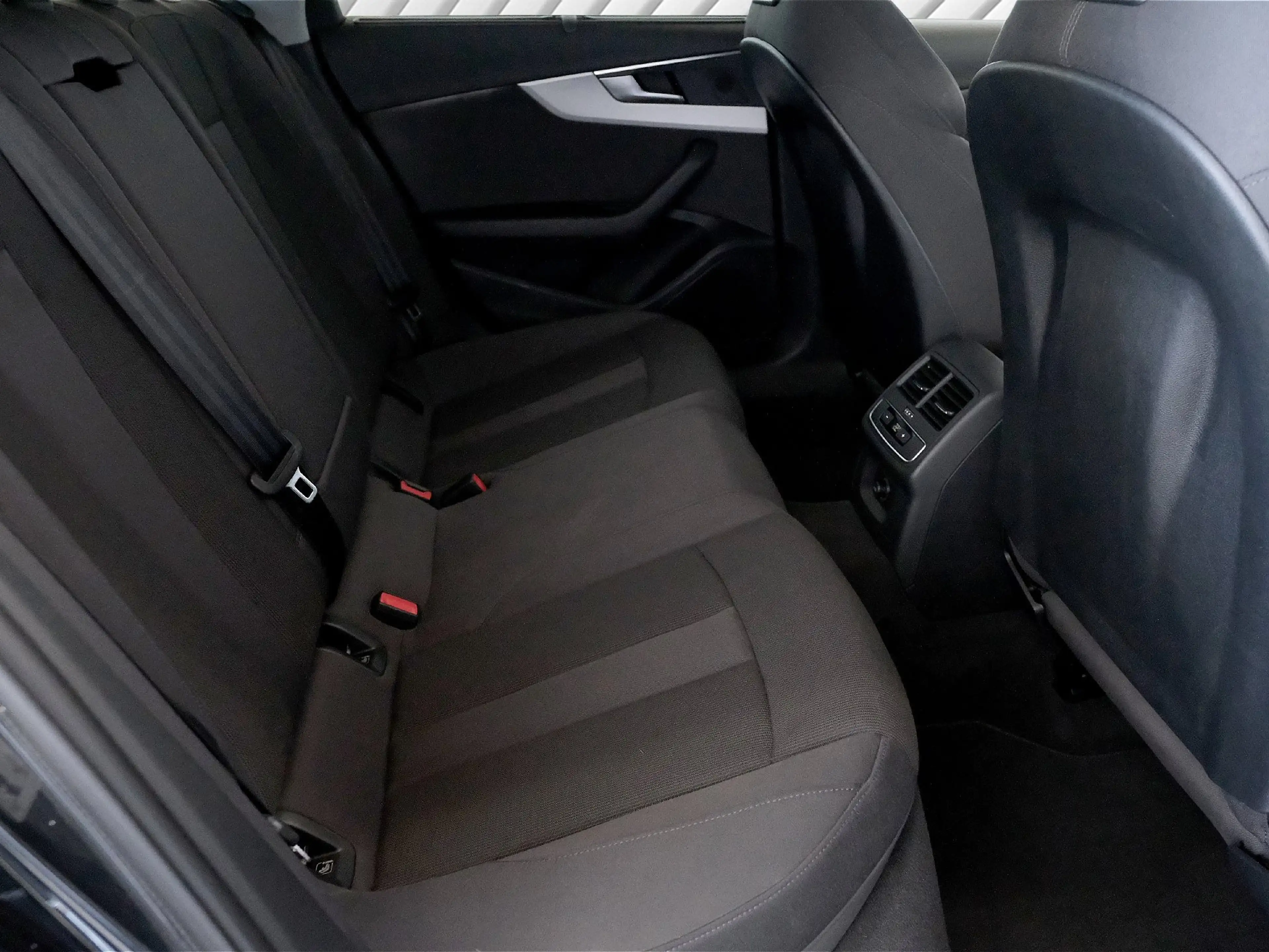 Audi A4 allroad quattro 45 TFSI — photo 11