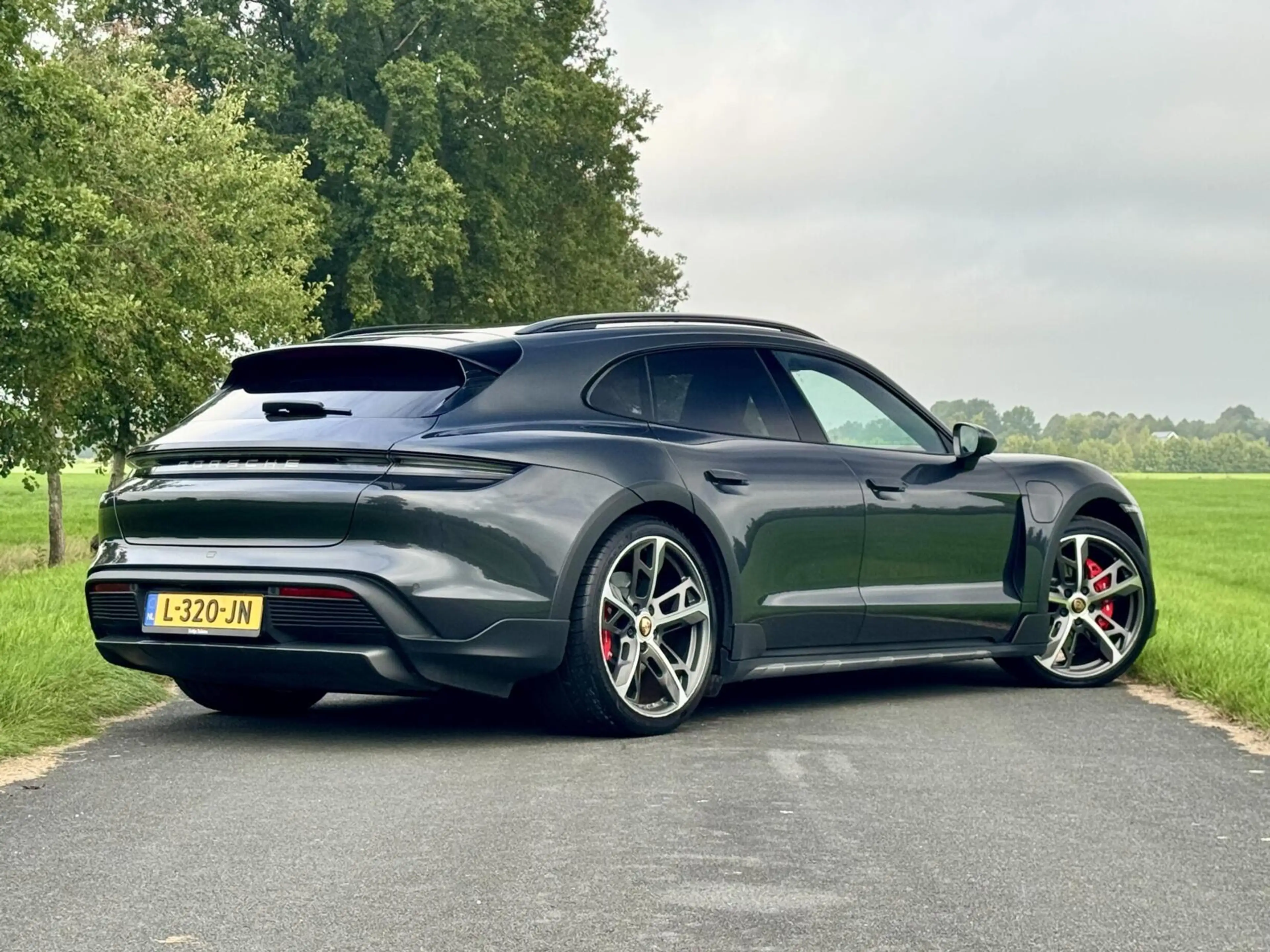 Porsche Taycan Cross Turismo 4S 93 kWh — photo 2