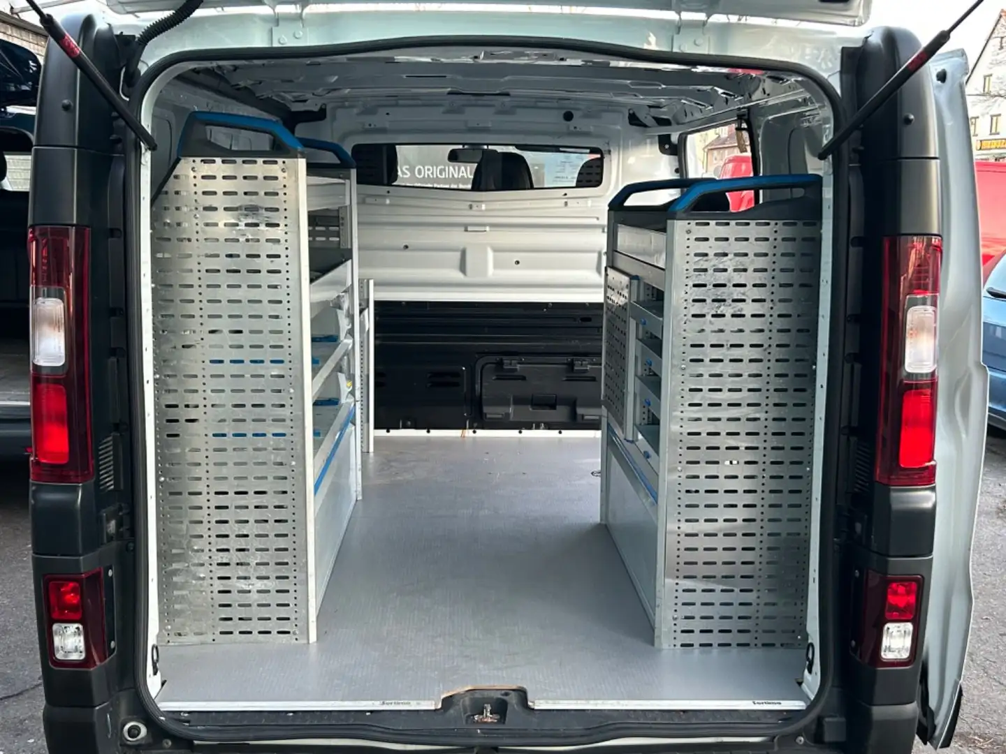 Opel Vivaro B Kasten Navi PDC Sitzhzg Sortimo Regale Blanc - 1