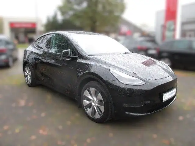 Tesla Model Y Long Range Dual AWD Wärmep+AHK+NAV+Temp.