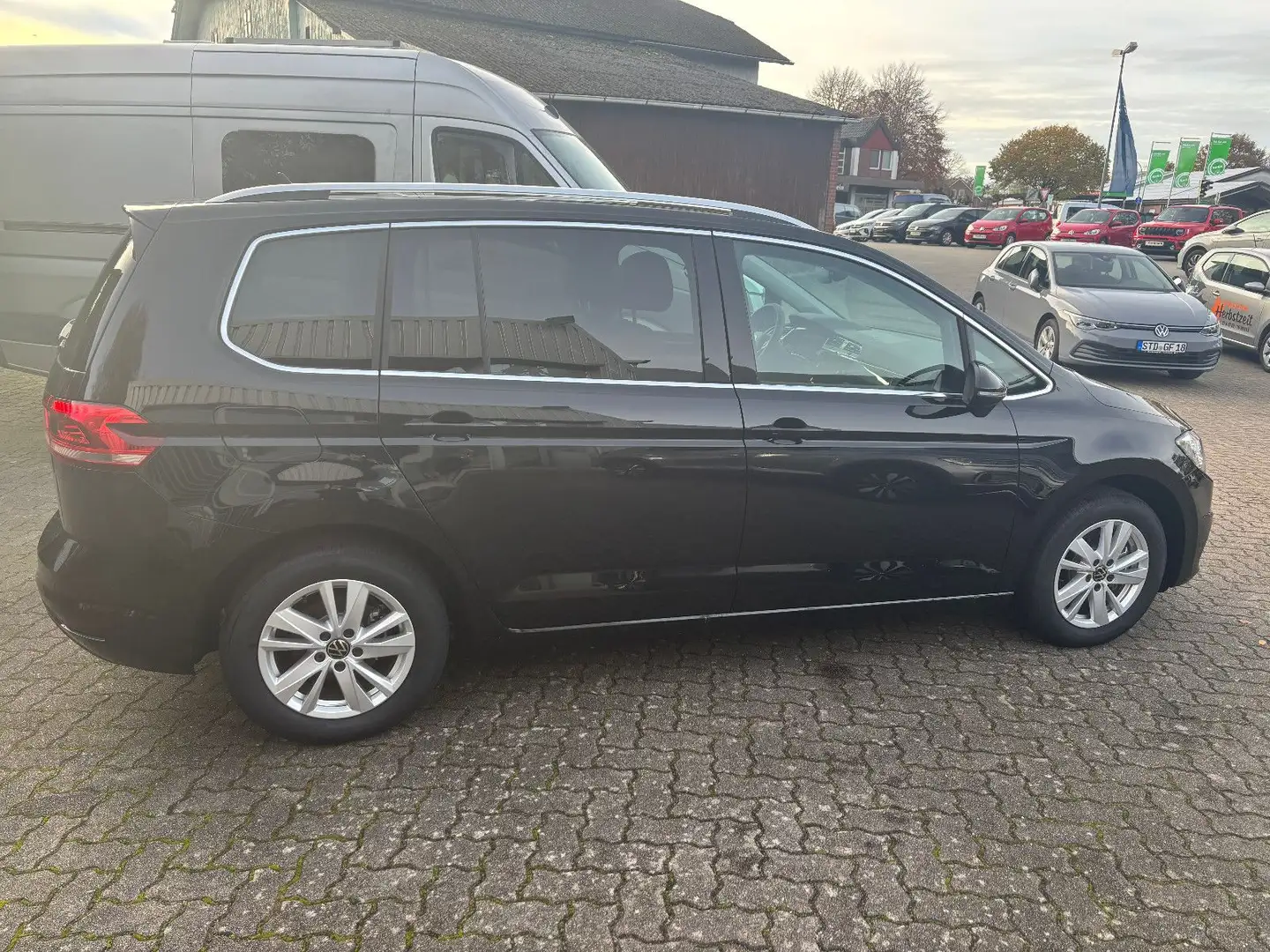 Volkswagen Touran 1.5 TSI OPF DSG Highline "ACC+AHK+LED" Schwarz - 2