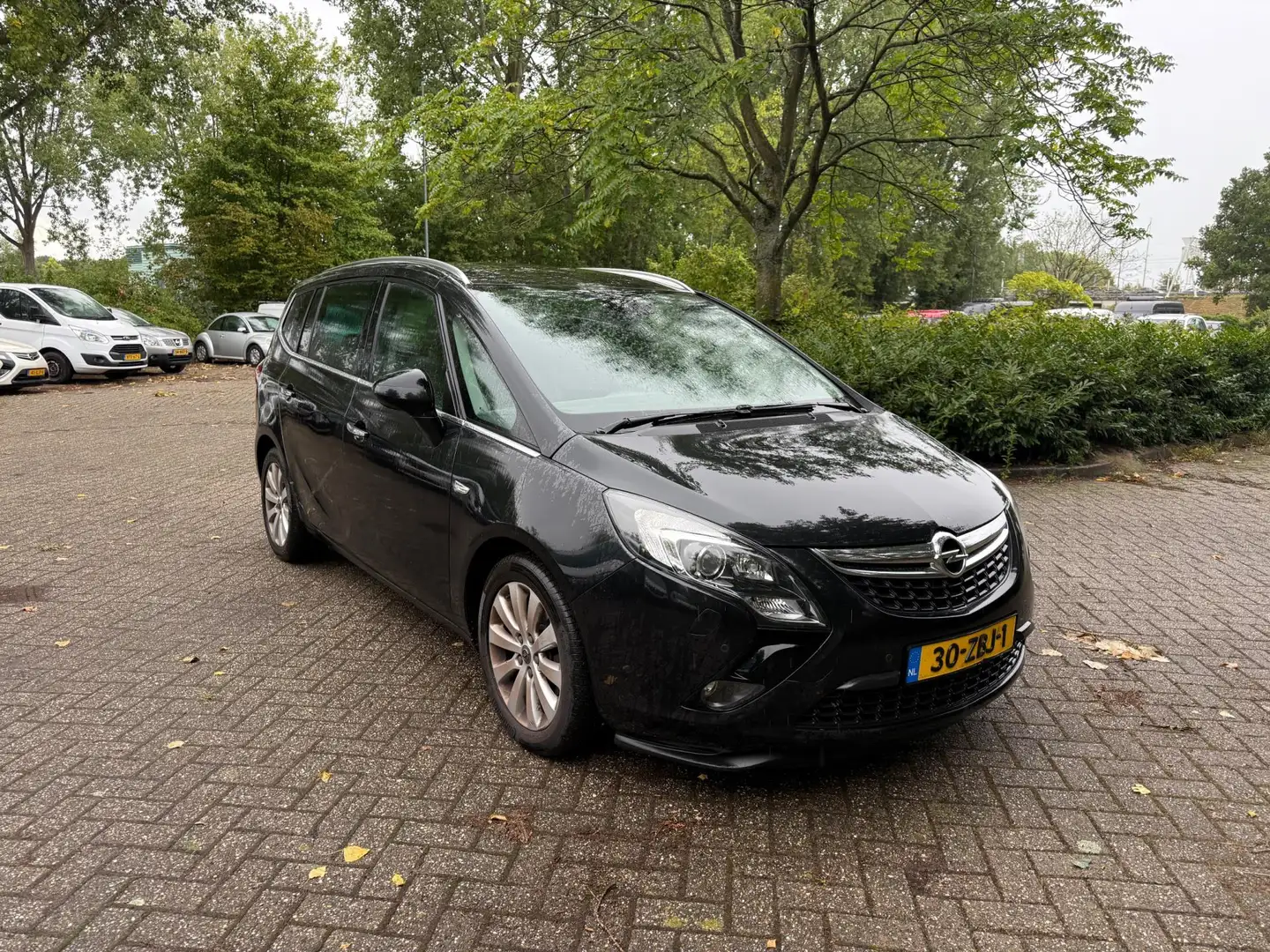 Opel Zafira Tourer 1.4 Cosmo Airco Cruise Black Magic Zwart - 1