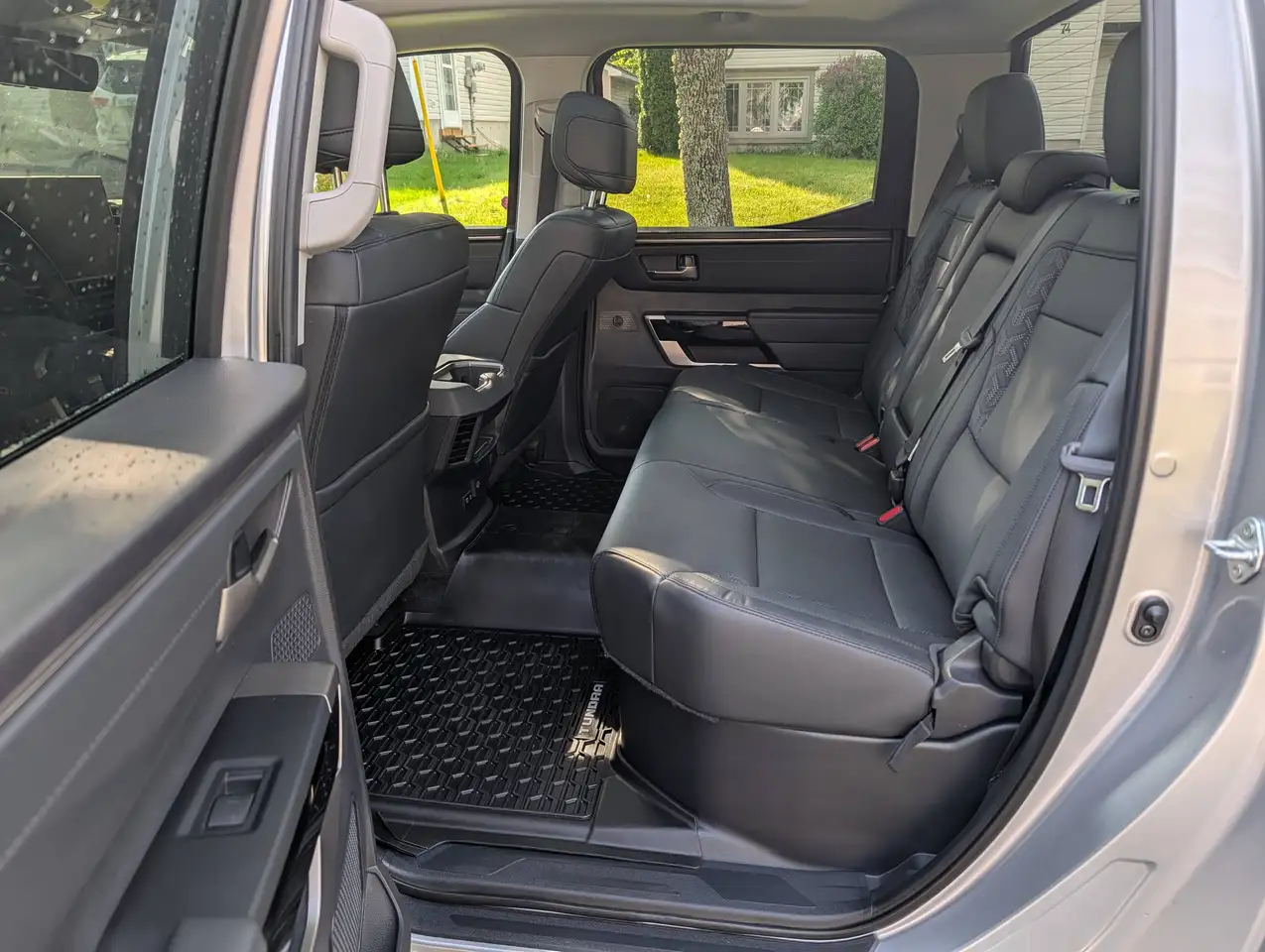 Toyota Tundra снимка Toyota Tundra
