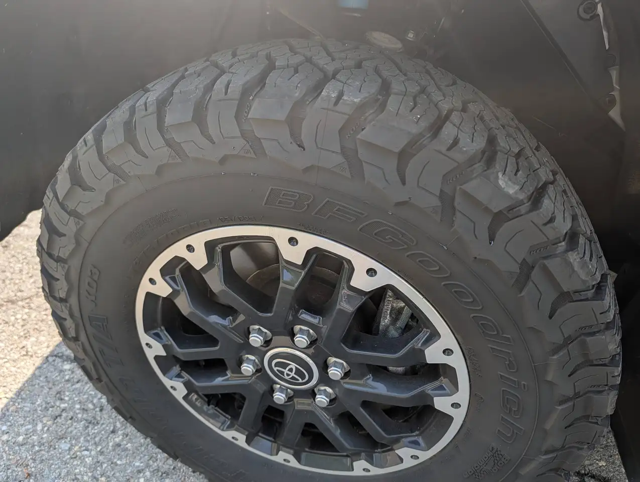 Toyota Tundra снимка Toyota Tundra