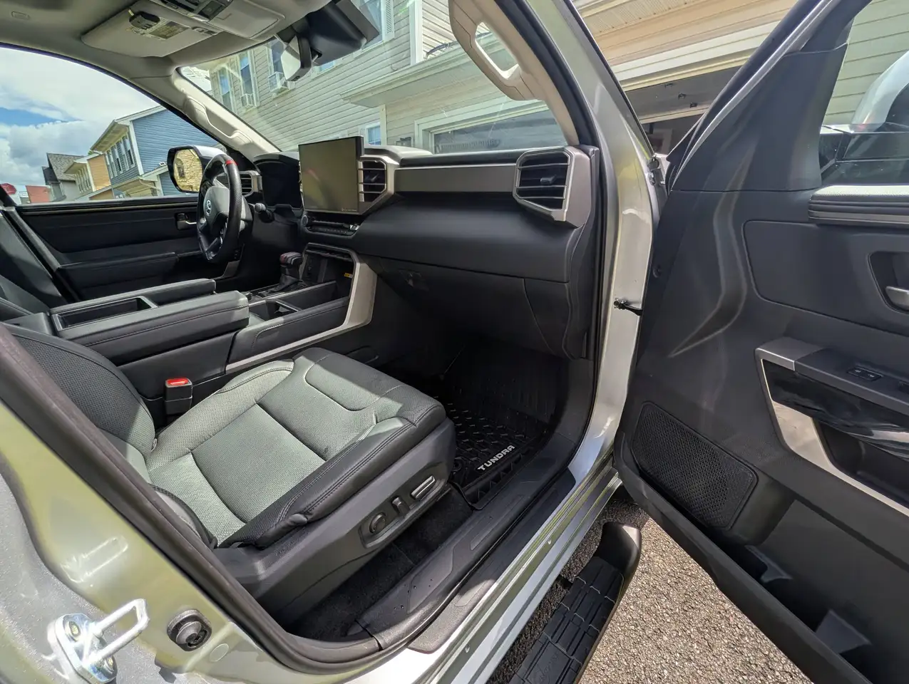 Toyota Tundra снимка Toyota Tundra