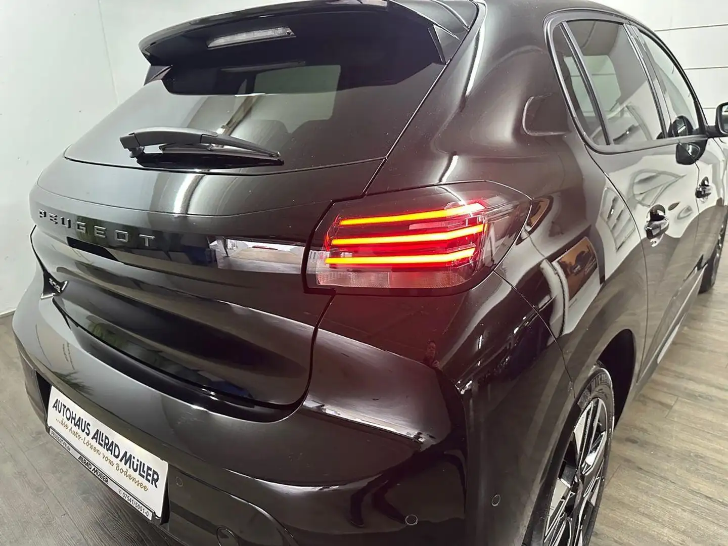 Peugeot 208 Allure 1.2 PT 100 360'CAM+SHZ+NAVI+Keyless Schwarz - 2