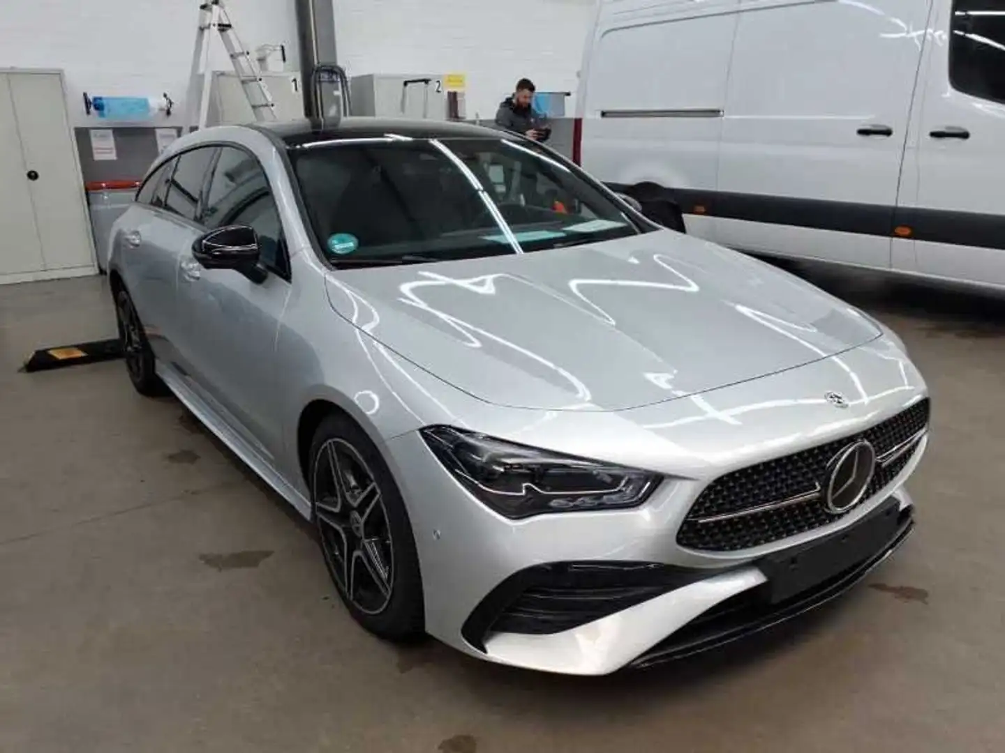 Mercedes-Benz CLA 180 AMG Premium Night Multibeam+Panorama Silber - 2