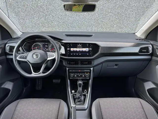 Volkswagen T-Cross view 9