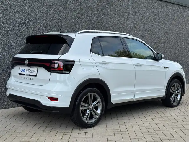 Volkswagen T-Cross view 5
