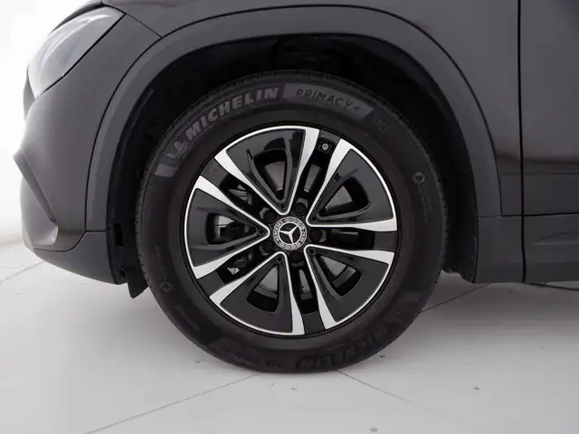 Mercedes-Benz GLA view 7