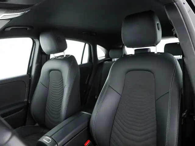 Mercedes-Benz GLA view 12