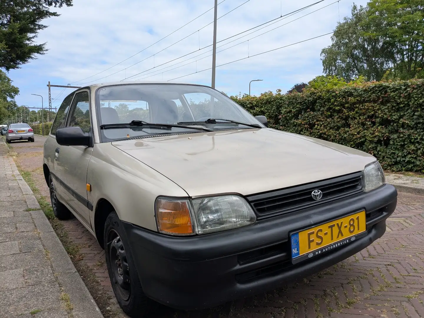 Toyota Starlet 1.3 XLi - 2