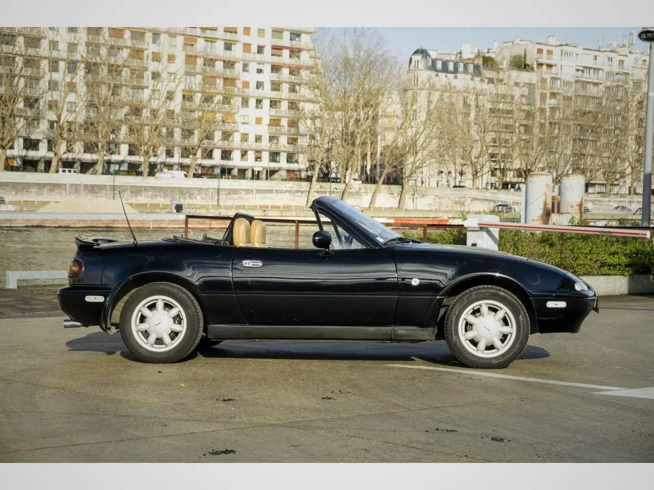 Mazda MX-5 1.6i - NA ROADSTER // BLACK EDITION, foto 3