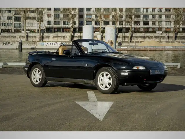 Mazda MX-5 1.6i  - NA ROADSTER  // BLACK EDITION