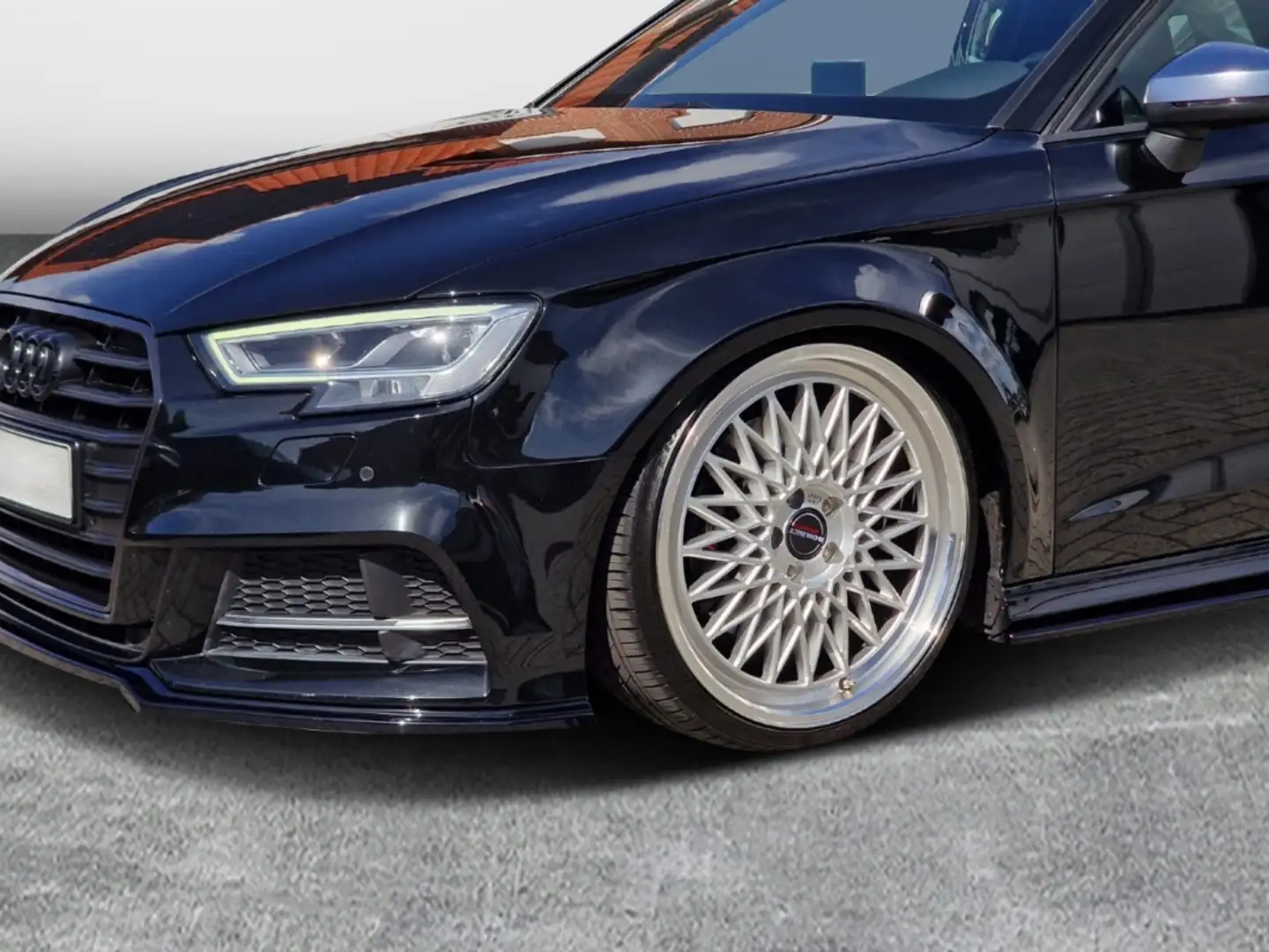 Audi S3 2.0 TFSI quattro/ Facelift/ Ohne OPF/ Schalter/ 3- Schwarz - 2